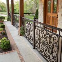 Balustrade en fer forgé pour escalier intérieur avec barres en fer torsadé et finition noire mate enduite de poudre