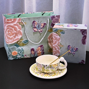 Ensemble de tasse et soucoupe à café en porcelaine fine de luxe moderne avec sac à coussin - Cadeau d'affaires personnalisé écologique - Product Image 3