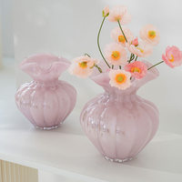 Vase en verre côtelé pastel avec bord ondulé, forme citrouille, porte-fleurs pour table de mariage et décoration intérieure