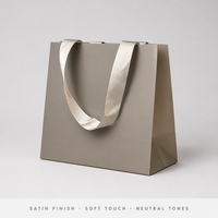 Sacs shopping en papier taupe personnalisés avec poignées en ruban, sacs cadeaux en satin laminé à fond automatique, vente en gros, OEM, marque privée, usine