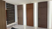 Porte intérieure recouverte de film, texture sculptée délicate, résistante à l'humidité, couleur stable, durable, pour la rénovation d'appartements