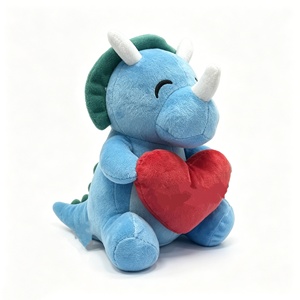 Peluche de Triceratops Personalizado, Adorable Peluche de Dinosaurio Suave y Esponjoso con Corazón Rojo y Cara Sonriente - Product Image 5