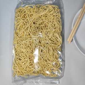Vente en gros de nouilles instantanées <span class=keywords><strong>Chow</strong></span> Mein savoureuses de haute qualité repas rapides pour supermarché et restaurant - Product Image 2