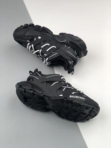 รองเท้าผ้าใบดรอปชิป ของแท้ แบรนด์หรู สไตล์เรโทร แฟชั่นอินเทรนด์ รุ่นดัง Track 3.0 ไฟ LED ดีไซน์เนอร์ พื้นรองเท้าถักตาข่าย พื้นรองเท้ายาง - Product Image 4