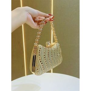 Kalp Şeklinde El Çantası, Kadınlar İçin Kristal Taşlı Abiye Çantası, Altın Kristal El Çantası - Product Image 3