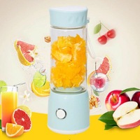 Mini presse-agrumes électrique portable USB Capacité de 380ml Mélangeur de jus de fruits frais Rechargeable pour l'extérieur, la maison et la voiture