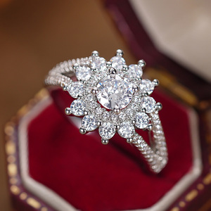 Anello con fiore a forma di fiocco di neve per donna, elegante gioiello da dito alla moda da principessa - Product Image 5