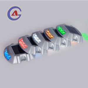 Reflector Prismático de Alta Intensidad para Carreteras, de Aluminio GA, IP68, Resistente al Agua, con Energía Solar, Luces LED Intermitentes/Fijas, Certificación CE ROHS - Product Image 3
