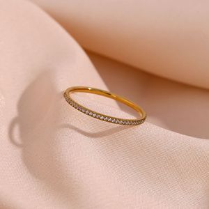 Bague éternité plaquée or 18 carats avec micro-pavé de zircone cubique, pierres rondes, bijoux classiques unisexes pour mariage et fiançailles - Product Image 6