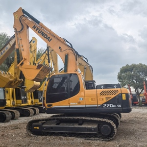 Excavatrice sur chenilles d'occasion en excellent état Hyundai R220-9S 22 tonnes avec moteur Cummins hydraulique - Product Image 3