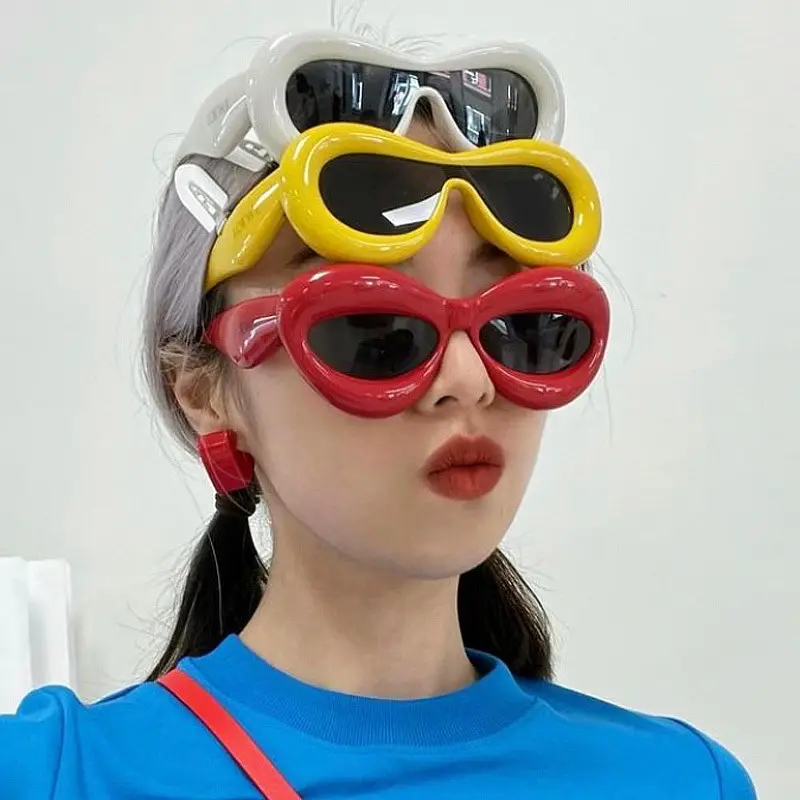 Logo Custom 2022 Unique Sexy Yellow Blue Punk Sun Glasses Candy Color Lip Shaped Y2k Sunglasses For Women