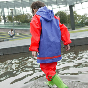 Chapeau élastique personnalisé pour enfants Ensemble imperméable EVA rouge et bleu Pantalon de pluie avec épissage Ceinture élastique et pied