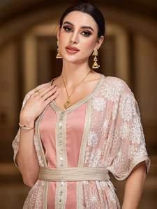 Abito Musulmano Casual Premium in Poliestere con Ricami Artigianali per Ricevimenti VIP e Cene Diplomatiche in Autunno - Product Image 4