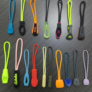 Tirador de cremallera de TPU de alta calidad, lengüeta de tracción con logotipo personalizado para bolsos de ropa de moda, chaquetas y zapatos con opciones de diseño personalizado - Product Image 1