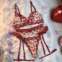 2025 nouveau en forme de coeur broderie lourde épissage maille femmes Sexy Lingerie string jarretière 4 pièces ensemble