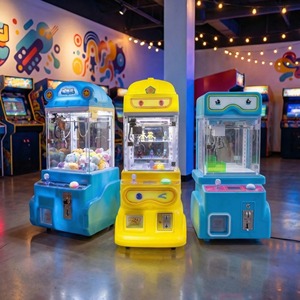 Équipement <span class=keywords><strong>de</strong></span> jeu <span class=keywords><strong>de</strong></span> distribution automatique avec commandes à distance pour magasin <span class=keywords><strong>de</strong></span> cadeaux et centre commercial, machine à griffes géante - Product Image 1