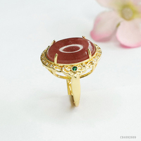 Anneaux de pierre d'énergie plaqué or anneaux de quartz de cristal de guérison pour les femmes anneaux de quartz de fraise de cristal de Chakra de style courtois