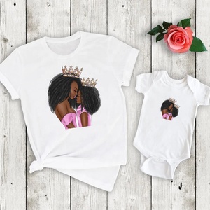 تي شيرت نسائي, تي شيرت نسائي مكتوب عليه ورود لتدفئة الأطفال والبنت والأم باللون الأسود - Product Image 2