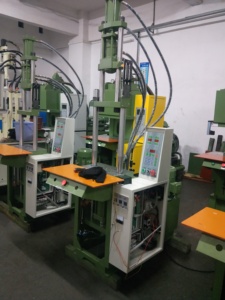 Mesin Cetakan Injeksi Plastik <span class=keywords><strong>PVC</strong></span> Vertikal Kecil - Product Image 4