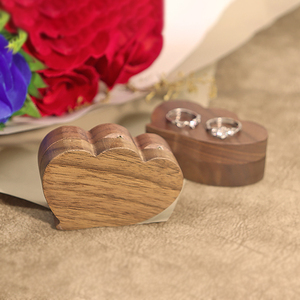 Boîte de présentation de bijoux en bois en forme de cœur fabriquée en usine, double fente, design circulaire, bois + velours, fermeture à boucle et crochet - Product Image 6