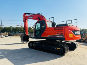 Excavatrice sur chenilles Doosan DX225 d'occasion de bonne qualité, modèle 2024, 22,5 tonnes, moteur, boîte de vitesses, chenilles en bon état, bien entretenue - Product Image 2