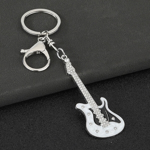 Porte-clés en forme de guitare électrique avec strass, pendentif instrument de musique, cadeau pour les amateurs de musique - Product Image 4