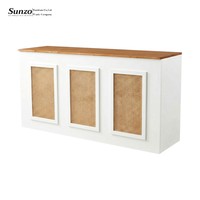 Comptoir de bar commercial moderne personnalisé en contreplaqué avec décor en rotin véritable pour hôtels, mariages et événements