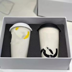 Vaso de Lujo Blanco de Alta Calidad con Tapa Abatible de Porcelana y Cerámica para Regalo - Product Image 4