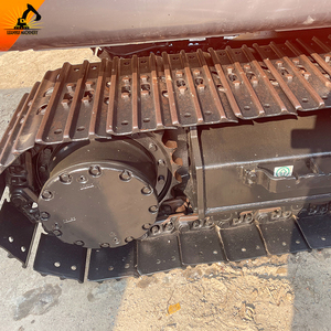 Excavatrice de taille moyenne haute performance avec une forte force de creusement et une grande stabilité Hitachi ZX130 Excavatrice d'occasion - Product Image 3