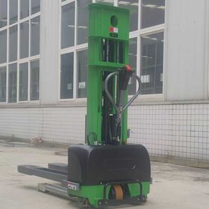 全電動セルフリフティングスタッカーは1.5トンと1.6メートルの大型貨物箱を積載可能で、遠隔操作が可能です。 - Product Image 5