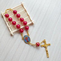 Bracelet de prière catholique en perles acryliques de couleurs assorties avec médaille d'image de saint et crucifix