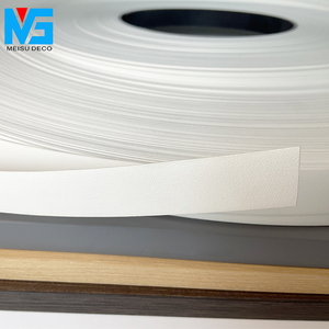 Surface de grain mate texturée blanche de <span class=keywords><strong>bande</strong></span> de bord de PVC résistant aux UV/rayures 21mm 26mm X 0.4mm 0.8mm 1.0mm pour l'OSB de contreplaqué de MDF - Product Image 4