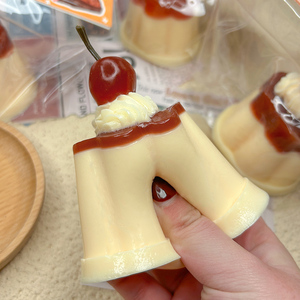 Juguete Blandito de Doble Color con Forma de Pudín de Caramelo Simulado y Cereza Suave Q-Bounce, para Niños de 5 a 7 Años, Juguete Antiestrés para Apretar, Taba Toy - Product Image 4