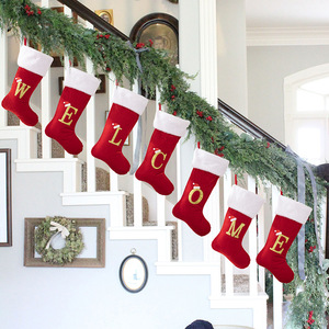 Chaussettes <span class=keywords><strong>de</strong></span> <span class=keywords><strong>Noël</strong></span> en velours rouge <span class=keywords><strong>de</strong></span> haute qualité avec lettres en polyester, décoration <span class=keywords><strong>de</strong></span> <span class=keywords><strong>Noël</strong></span>, cadeau personnalisé pour maman - Product Image 1