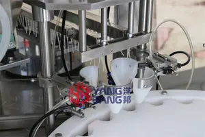 100ml 50ml स्वचालित खुशबू तेल इत्र भरने और Crimping मशीन ग्लास इत्र भरने की मशीन