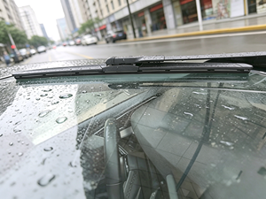 Lame d'essuie-glace avant aérodynamique haute durabilité certifiée CE ISO, 12-30 pouces, approvisionnement en gros pour les grossistes de pièces automobiles européennes - Product Image 1