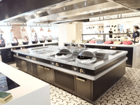 Centre de cuisson modulaire en acier inoxydable à service complet, cuisinière à gaz, rôtissoire, cuiseur à nouilles YMD 96kW 500+kg avec mode économie d'énergie