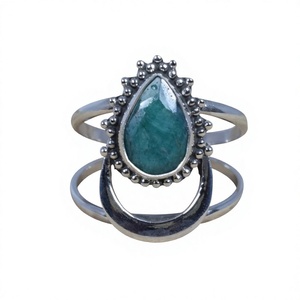 Bague en argent sterling 925 avec émeraude sertie clos, tendance, faite à la main, style chrétien, bijoux fins certifiés, unisexe - Product Image 1