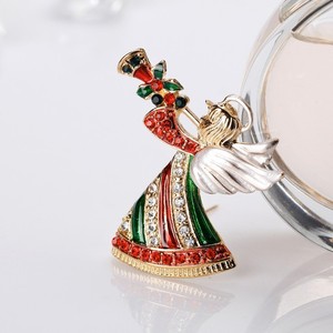 Broche Ange de Noël avec Trompette, Élégante Épingle en Émail et Strass, Ange Prenant la Pose de Prière, Bijou Festif pour <span class=keywords><strong>Femme</strong></span>, Idéal pour Costumes - Product Image 3