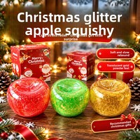 Jouet souple translucide Pomme de Noël avec tige courte et feuille supérieure, finition brillante transparente avec flocons et paillettes à l'intérieur, anti-stress