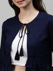 Veste-robe en rayonne unie pour femme avec shrug à volants Dori et manches 3/4, col rond, pour tenue de soirée et décontractée - Product Image 6