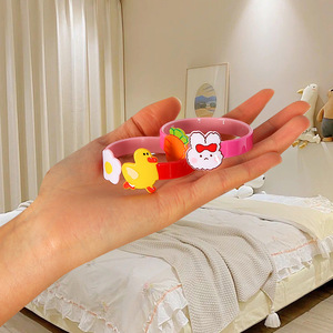 กำไลข้อมือพลาสติกลายการ์ตูนน่ารักสำหรับเด็กผู้หญิง กำไลแบบเปิด ของเล่นเครื่องประดับเจ้าหญิง ฤดูใบไม้ผลิ 2024 ผลิตจากเมืองอี้หวู่ - Product Image 2