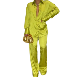 <span class=keywords><strong>2022</strong></span> diseño caliente <span class=keywords><strong>mujer</strong></span> Casual satén conjunto de 2 piezas Blusa de manga larga y pantalones cortos de moda ajuste suelto para la temporada de otoño - Product Image 1