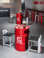 Set Meja dan Kursi Bar Kombinasi Logam Industrial untuk Kafe/Barbeque Outdoor Kreatif, Dapat Disesuaikan, untuk Komersial