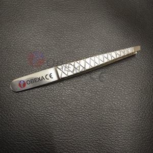 Maquillaje de belleza profesional Pinzas de cejas de acero inoxidable Nuevo tipo de punta inclinada con agarre de diamante - Product Image 2