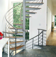 Escalier circulaire de style européen minimaliste avec structure en acier robuste et marches en bois massif, escalier en spirale en bois