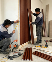 Panel Dinding Modern WPC Motif Kayu Beralur OEM, Tahan Api dan Tahan Air, Cocok untuk Lobi Hotel, Restoran, dan Ruang Tamu Rumah Tangga