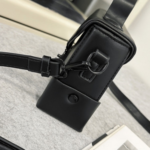 Sac bandoulière vintage en cuir PU, petit format carré, avec poignée supérieure, résistant à l'eau, pour usage quotidien, vente en gros - Product Image 4
