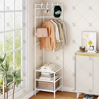 Porte-vêtements métallique sur roulettes avec étagères et crochets pour chambre et entrée – Organisateur de vêtements et support à manteaux