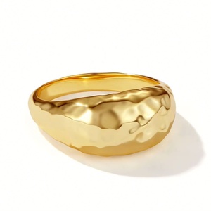 Bague de mariage massive martelée en argent sterling 925 plaqué or 18 carats et rhodium pour femme, vente en gros de bijoux personnalisés - Product Image 1
